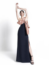 Abito lungo con spacco laterale e fiocco asimmetrico - NERO-CIPRIA | Sandro Ferrone